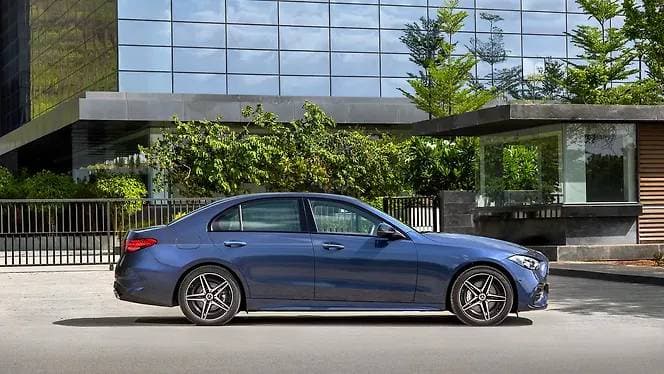 Mercedes-Benz C-Class — Photo 2 of 9